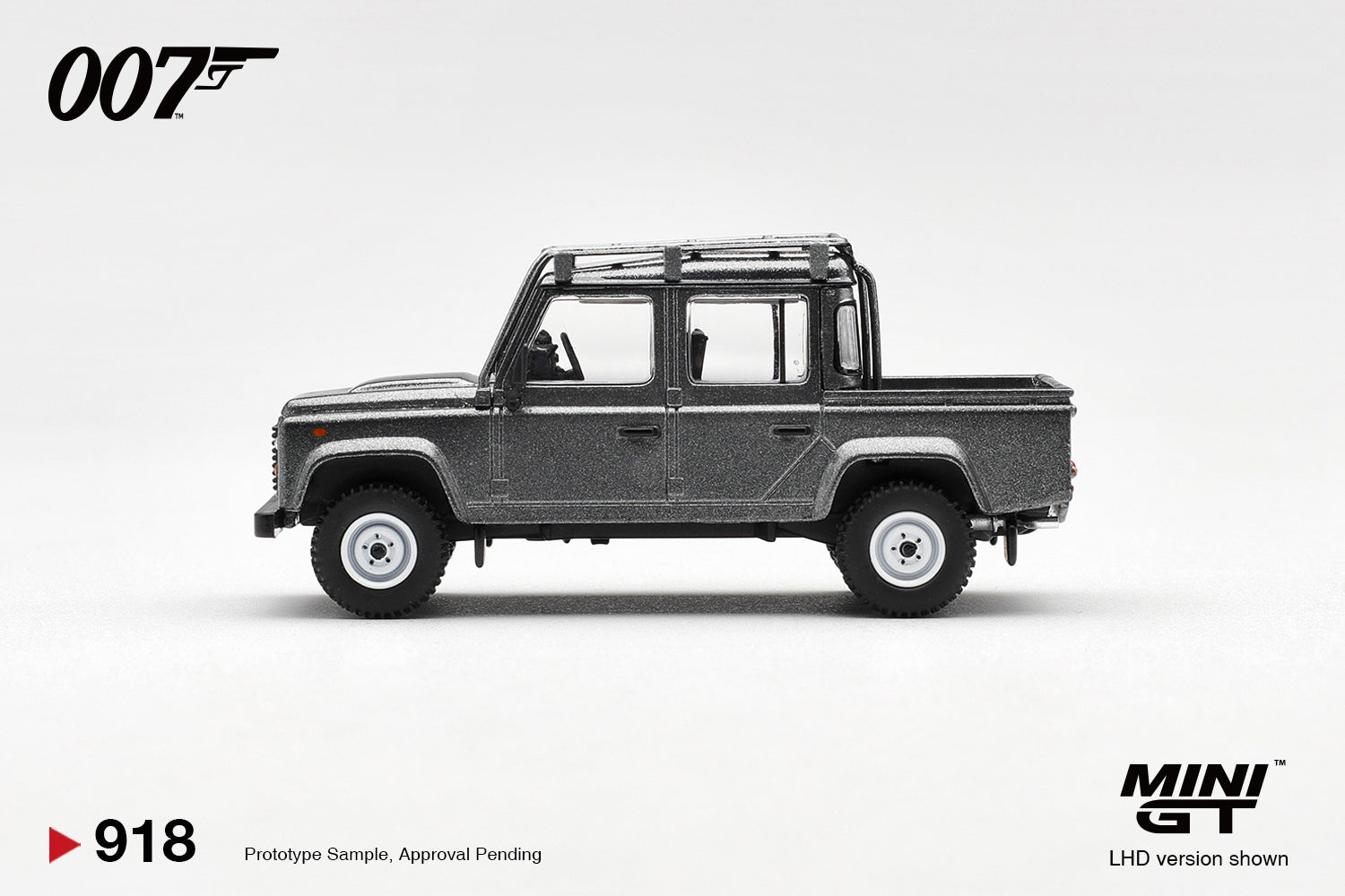 (Pre-Order) Mini GT LAND ROVER DEFENDER 110 CREW CAB “SKYFALL” #918 (BLISTER)