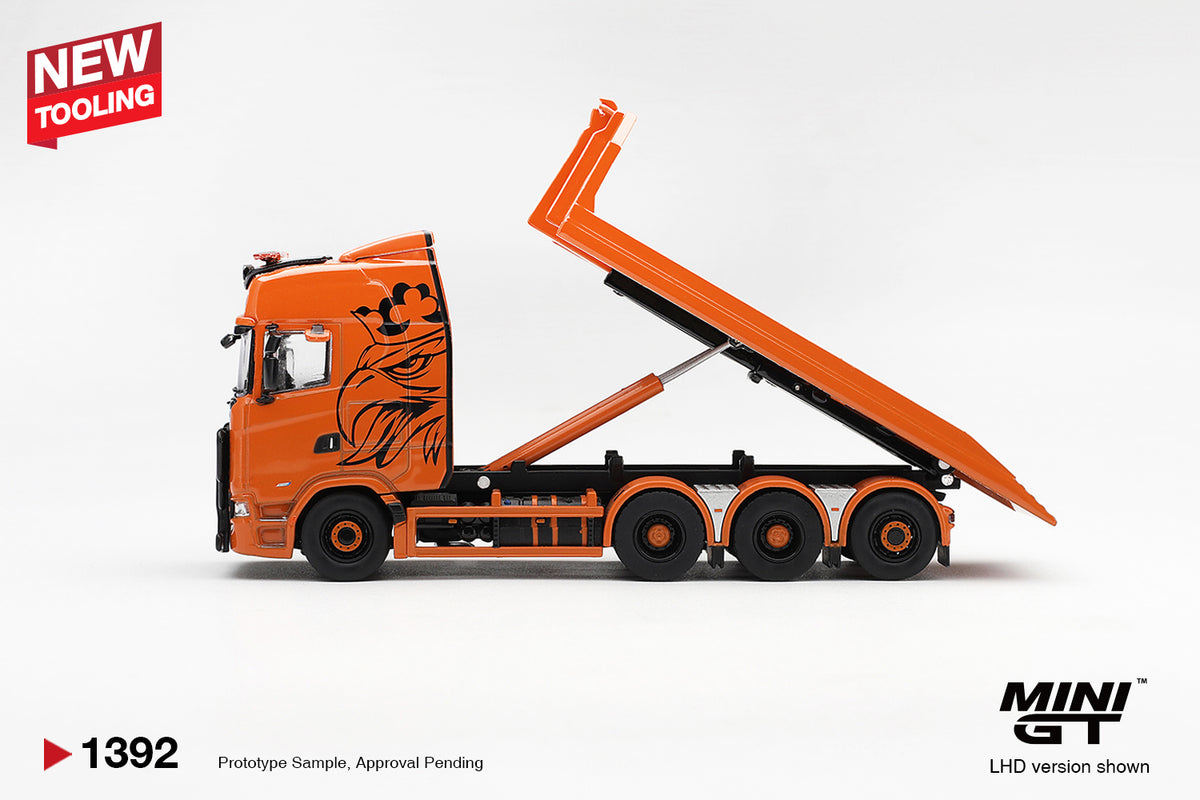 Mini GT SCANIA 770S B8X4NA HOOKLIFT FLATBED ORANG #1392 - Pre-Order