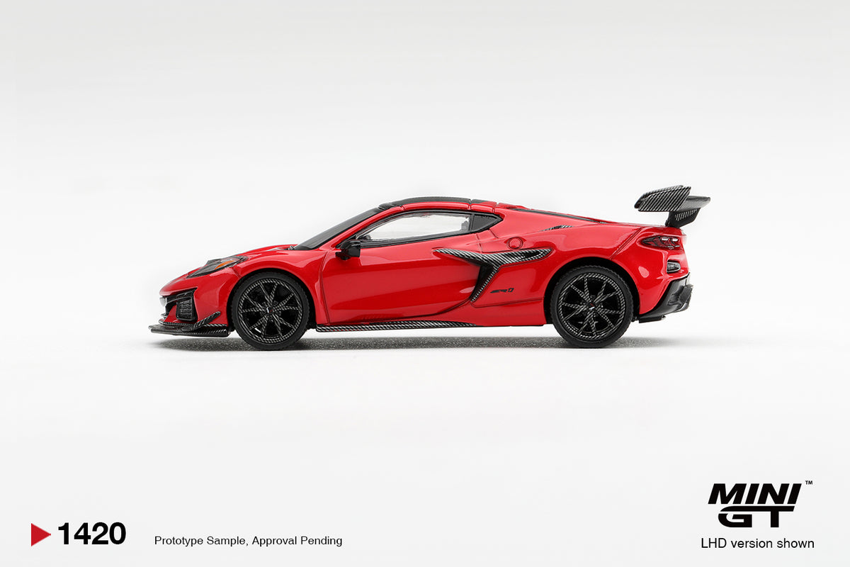 Mini GT CHEVROLET CORVETTE ZR1 TORCH RED #1420 - Pre-Order
