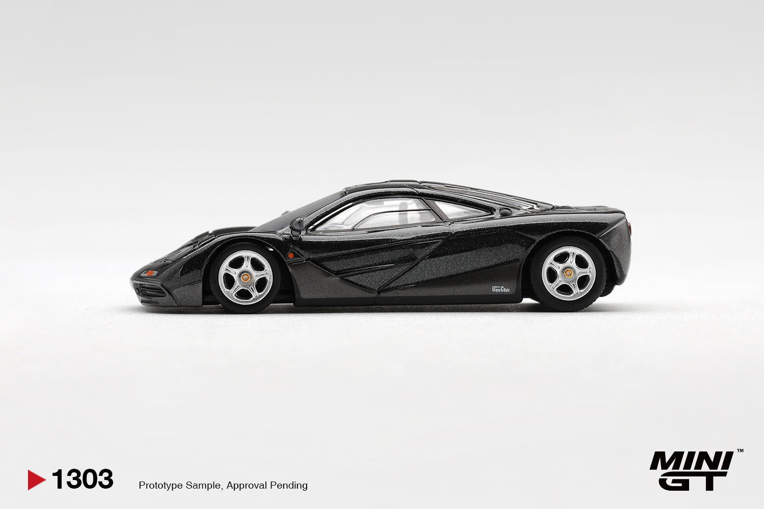 (Pre-Order) Mini GT MCLAREN F1 BLUE BLACK METALLIC #1303 (BOX)