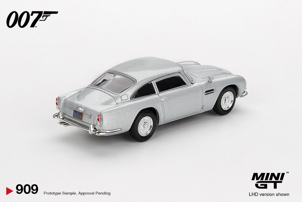 Mini GT Aston Martin DB5 “Casino Royale” #909 (BLISTER)