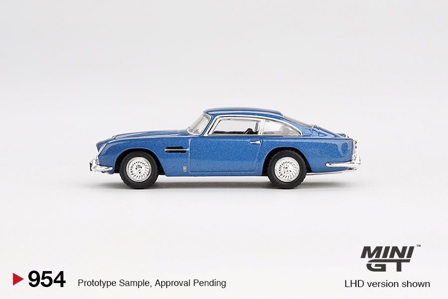 Mini GT Aston Martin DB5 Sierra Blue #954 - Last piece