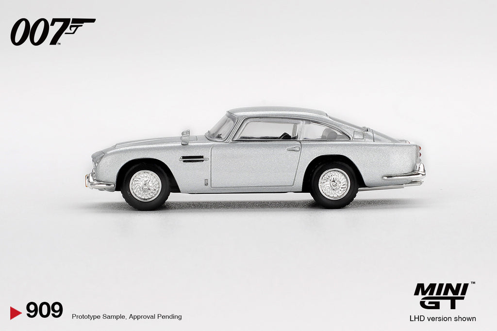 Mini GT Aston Martin DB5 “Casino Royale” #909 (BLISTER)