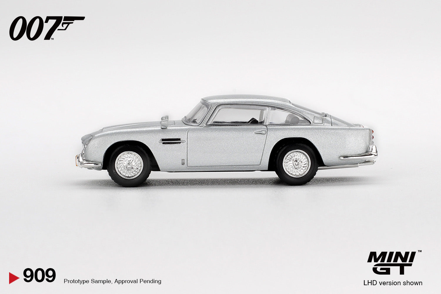 Mini GT Aston Martin DB5 “Casino Royale” #909 (BLISTER)